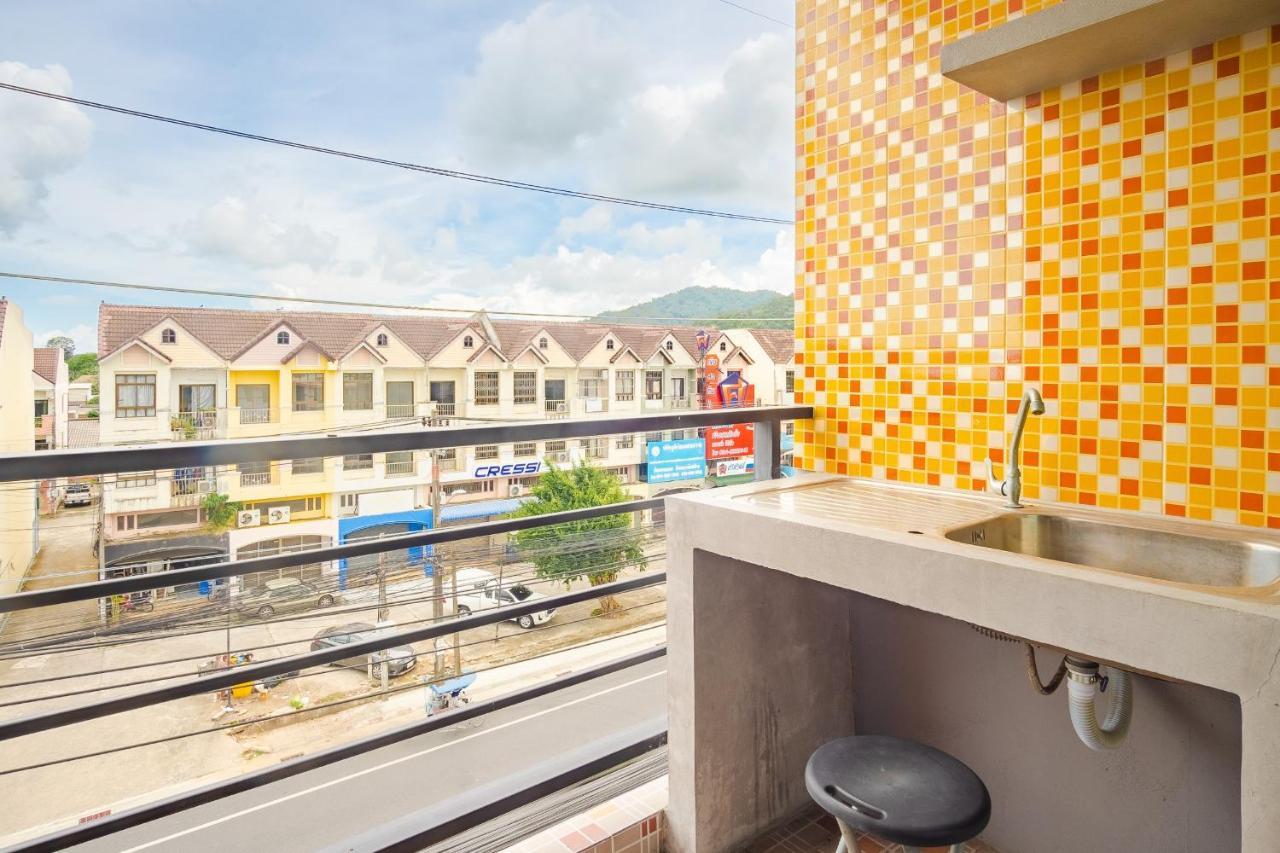 Apartamento Oyo 303 Phoomjai House Chalong Exterior foto